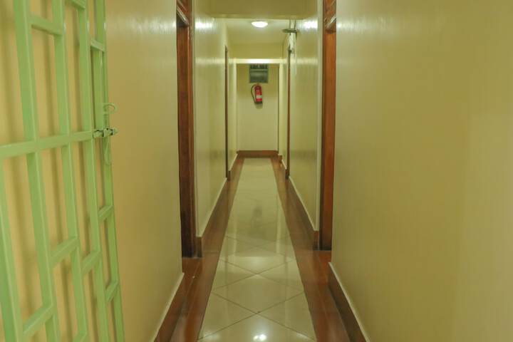 Ballroom/Hall 17 of 18