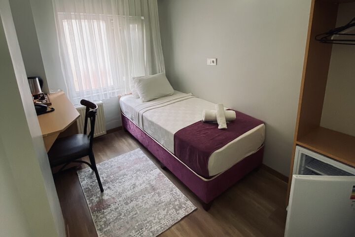 Room 8 of 30