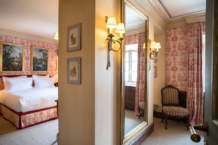 Room 16 of 38