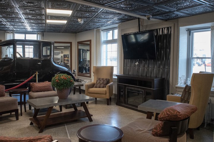 Hotel Interior 4 of 32