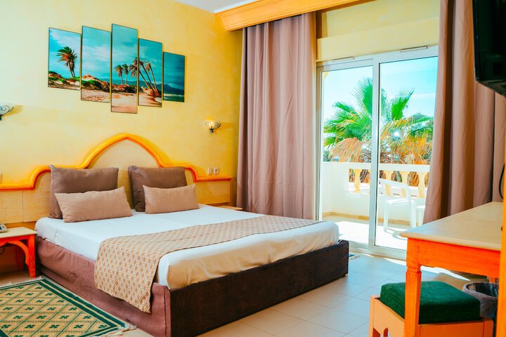 Room 14 of 60