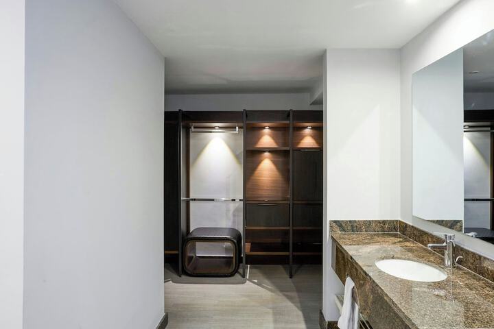Room 45 of 108