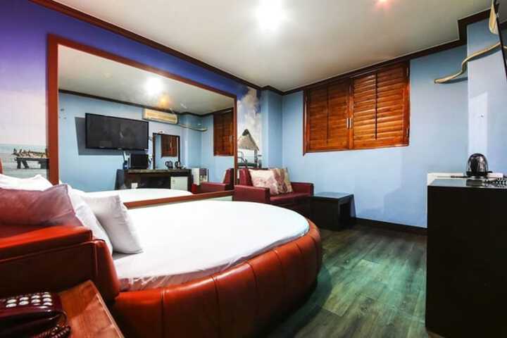 Room 5 of 34