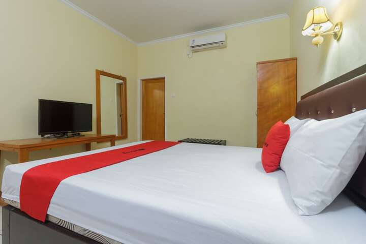 Room 5 of 12