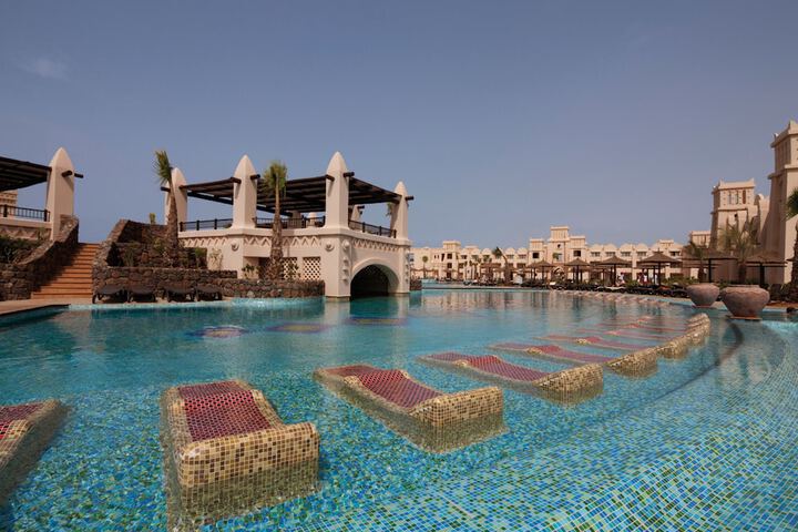 Hotel Pool