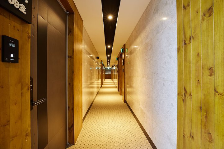 Ballroom/Hall 30 of 40