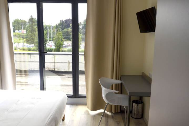 Room 10 of 42