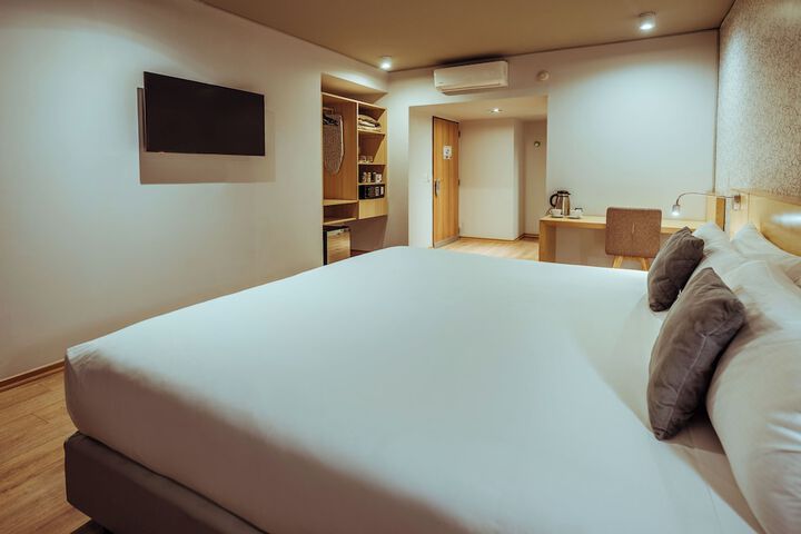 Room 21 of 57