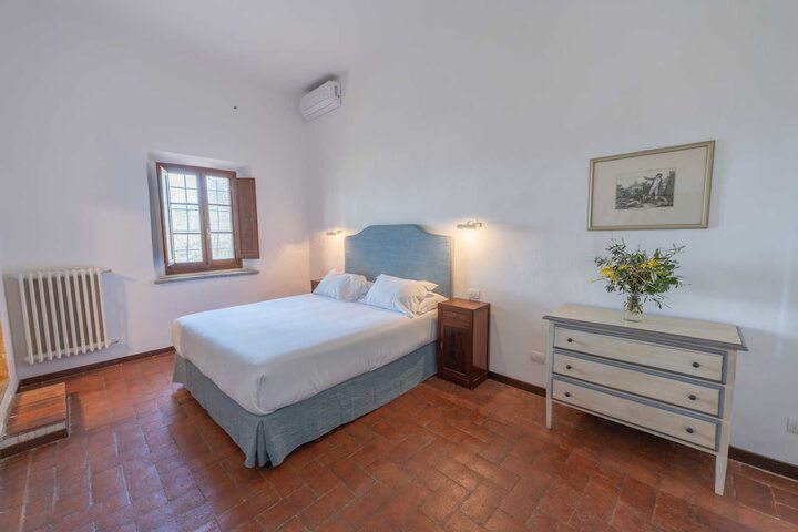 Room 52 of 102