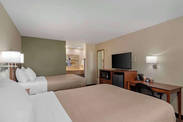 2 Double Beds (1 of 6)