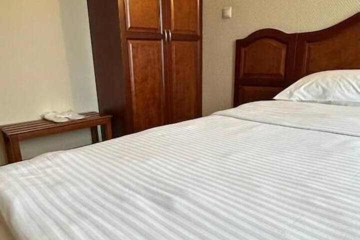 Room 9 of 14