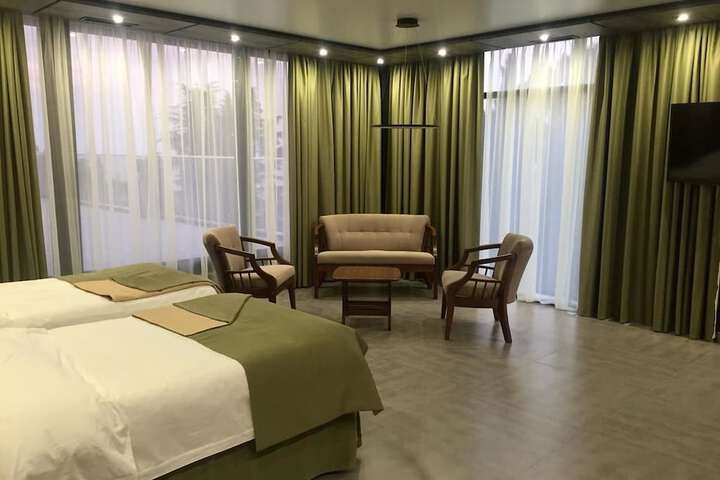 Room 6 of 42