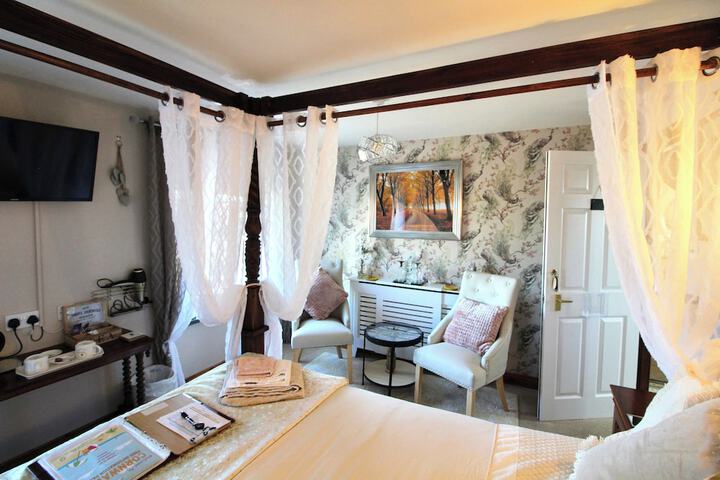 Room 27 of 64