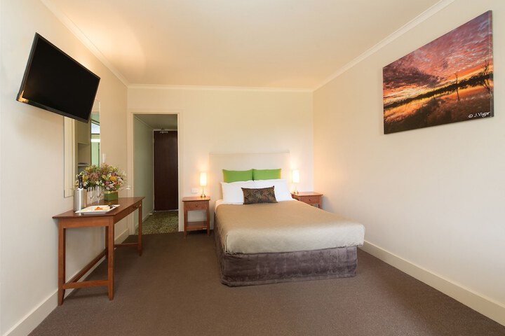 Room 5 of 33