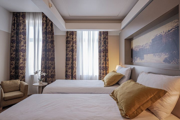 Room 42 of 85