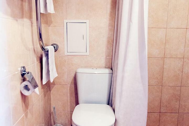 Room 102 of 154