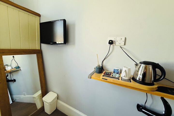 Room 3 of 64