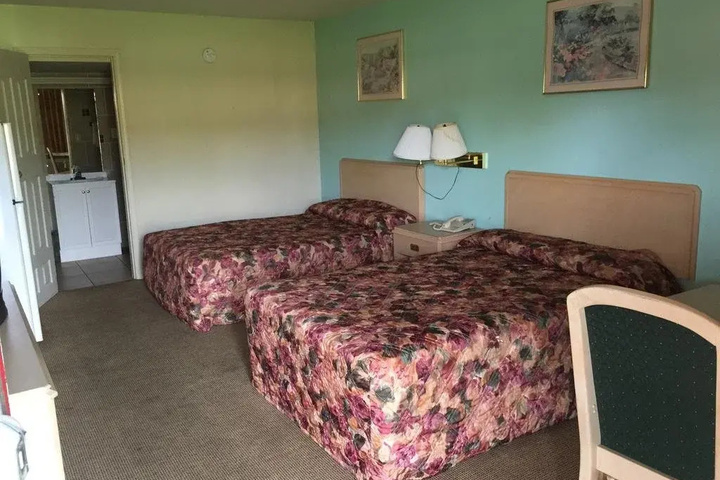 Room 2 of 8