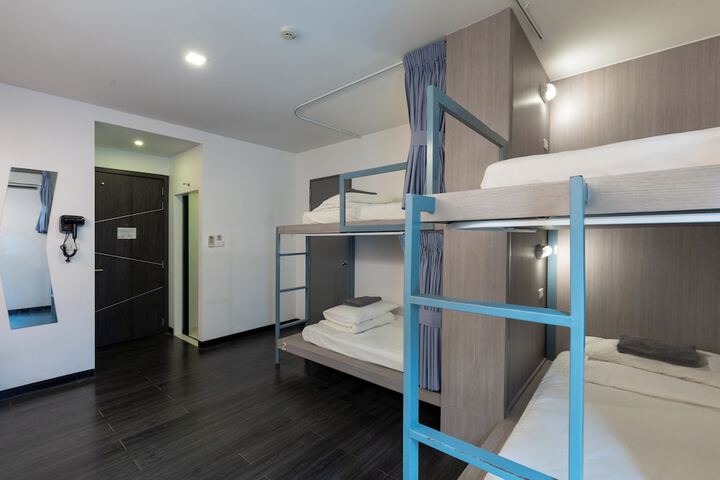 Room 33 of 86