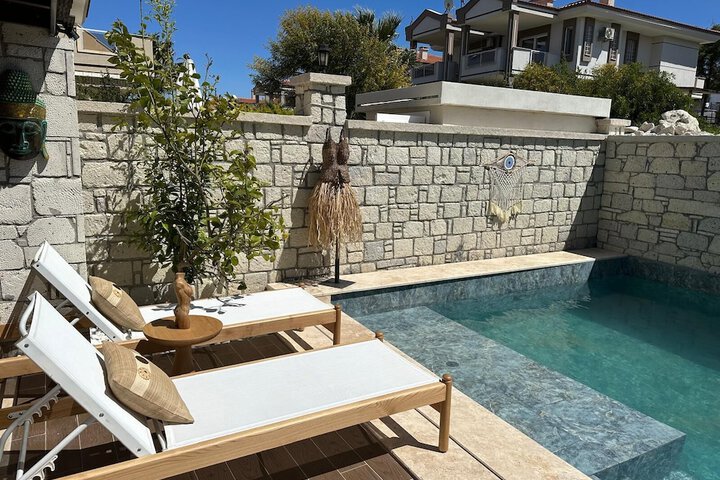 Pool 18 of 42