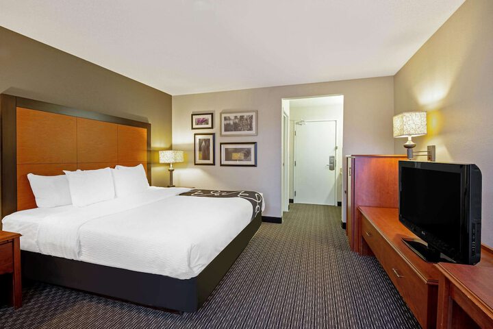 Room 8 of 28