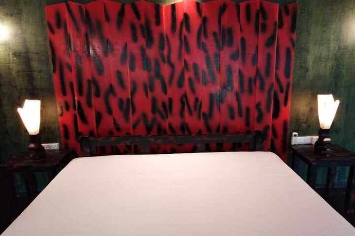 Room 7 of 74