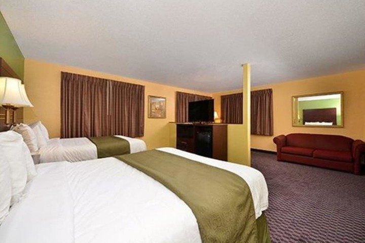 2 Queen Beds (3 of 5)