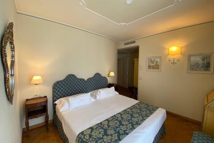 Room 19 of 53