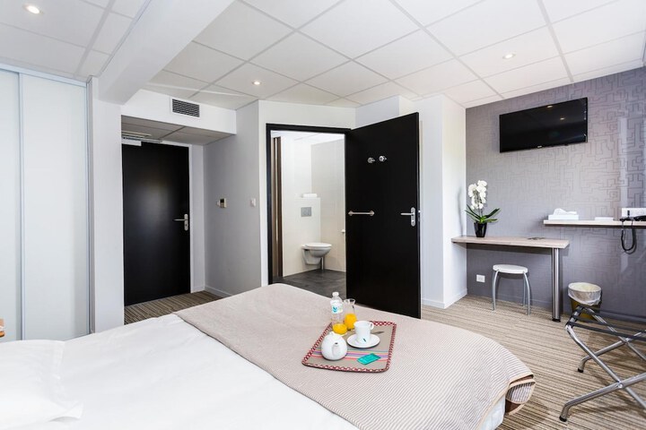 Room 17 of 44