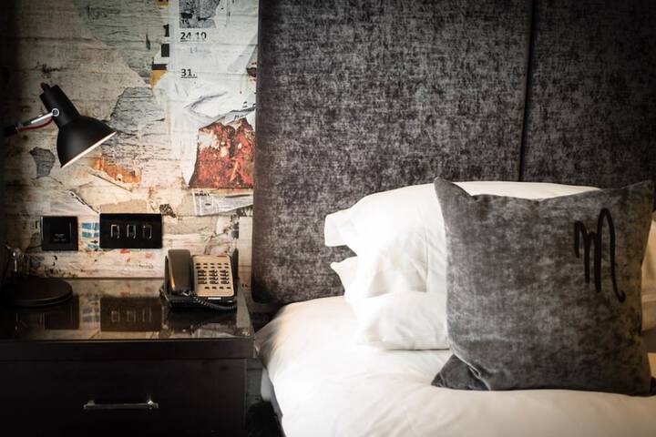 Room 9 of 60