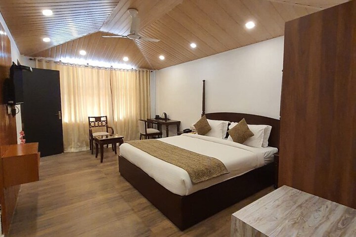 Room 4 of 32