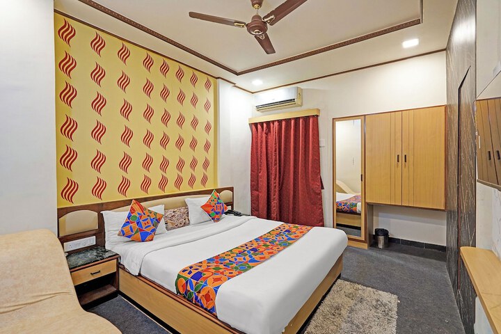 Room 14 of 28
