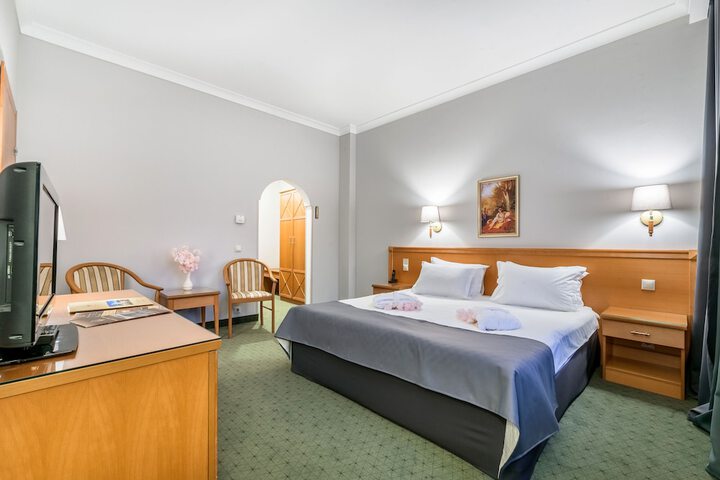 Room 13 of 47