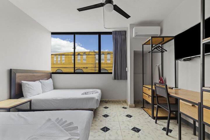 Room 13 of 40