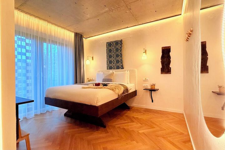 Room 33 of 175