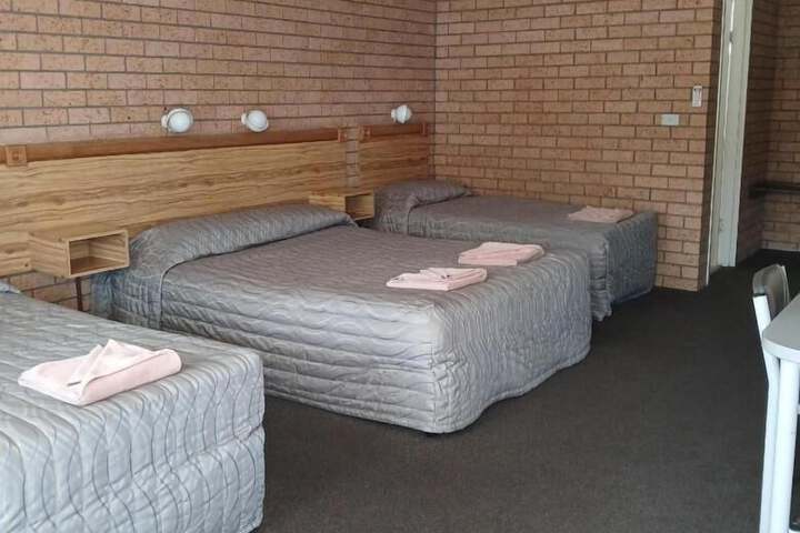 Room 12 of 27