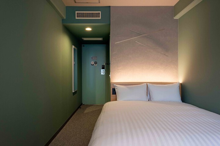 Room 27 of 79