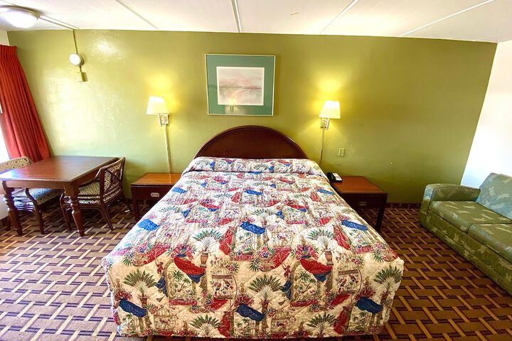 Room 9 of 26