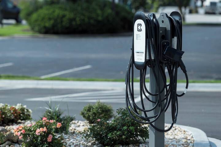 Electric vehicle charging station