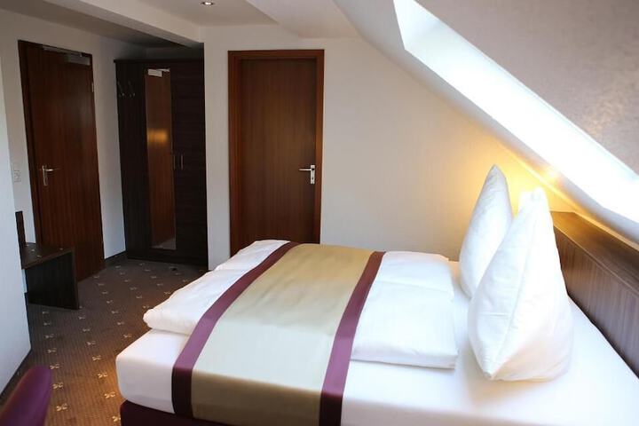 Room 22 of 65