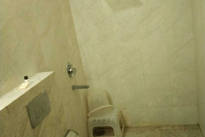 Room 16 of 28