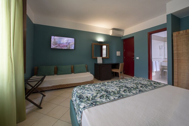 Room 6 of 27