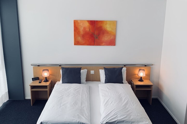 Room 6 of 39
