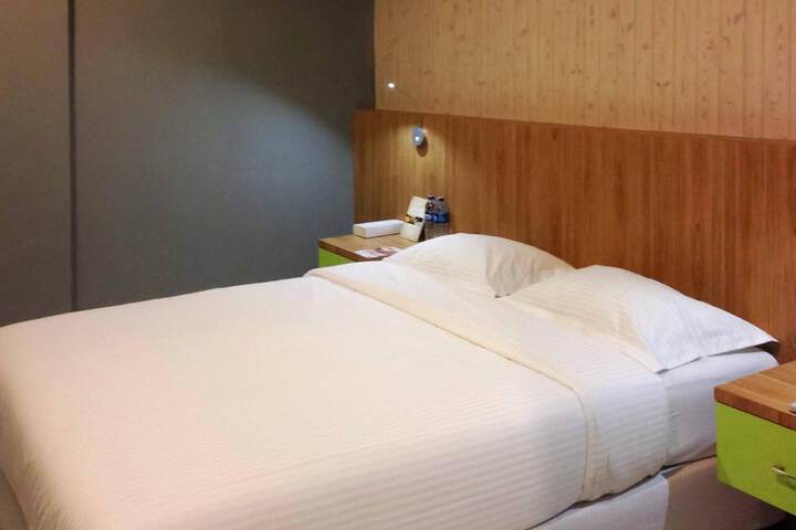 Room 9 of 26