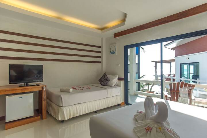 Room 18 of 116