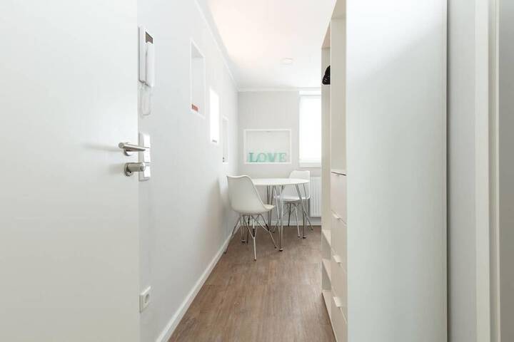 Room 32 of 84