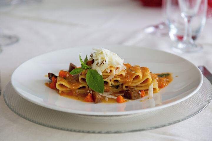 Dining 90 of 146