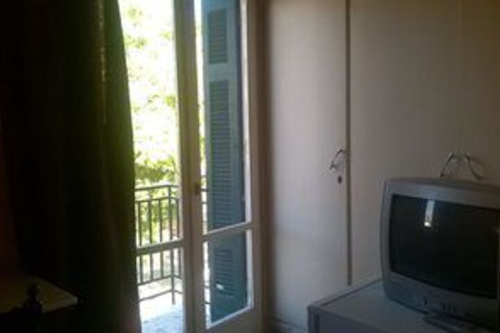 Room 16 of 19