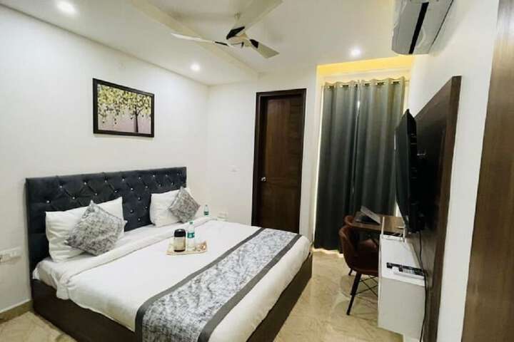 Room 6 of 31