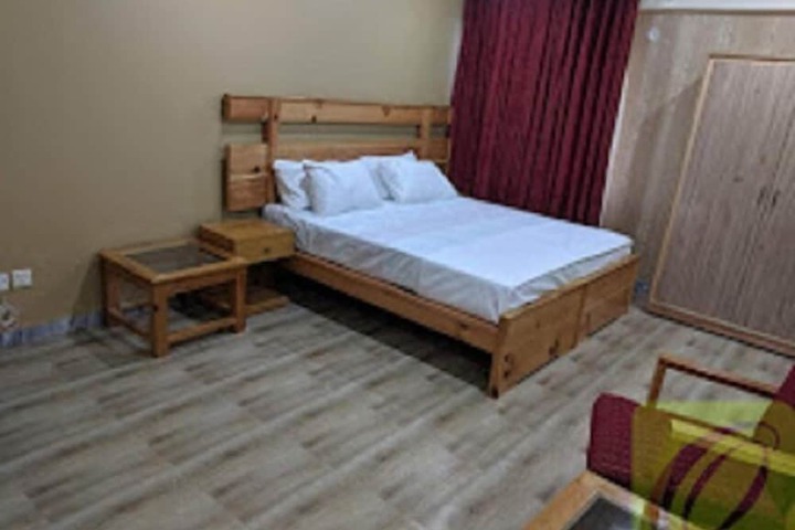 Room 8 of 17
